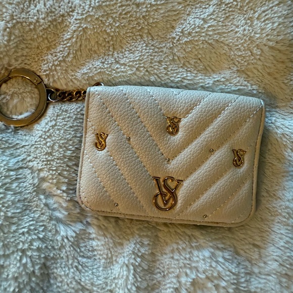 Victoria's Secret Cream Quilted Card Holder - Picture 1 of 3